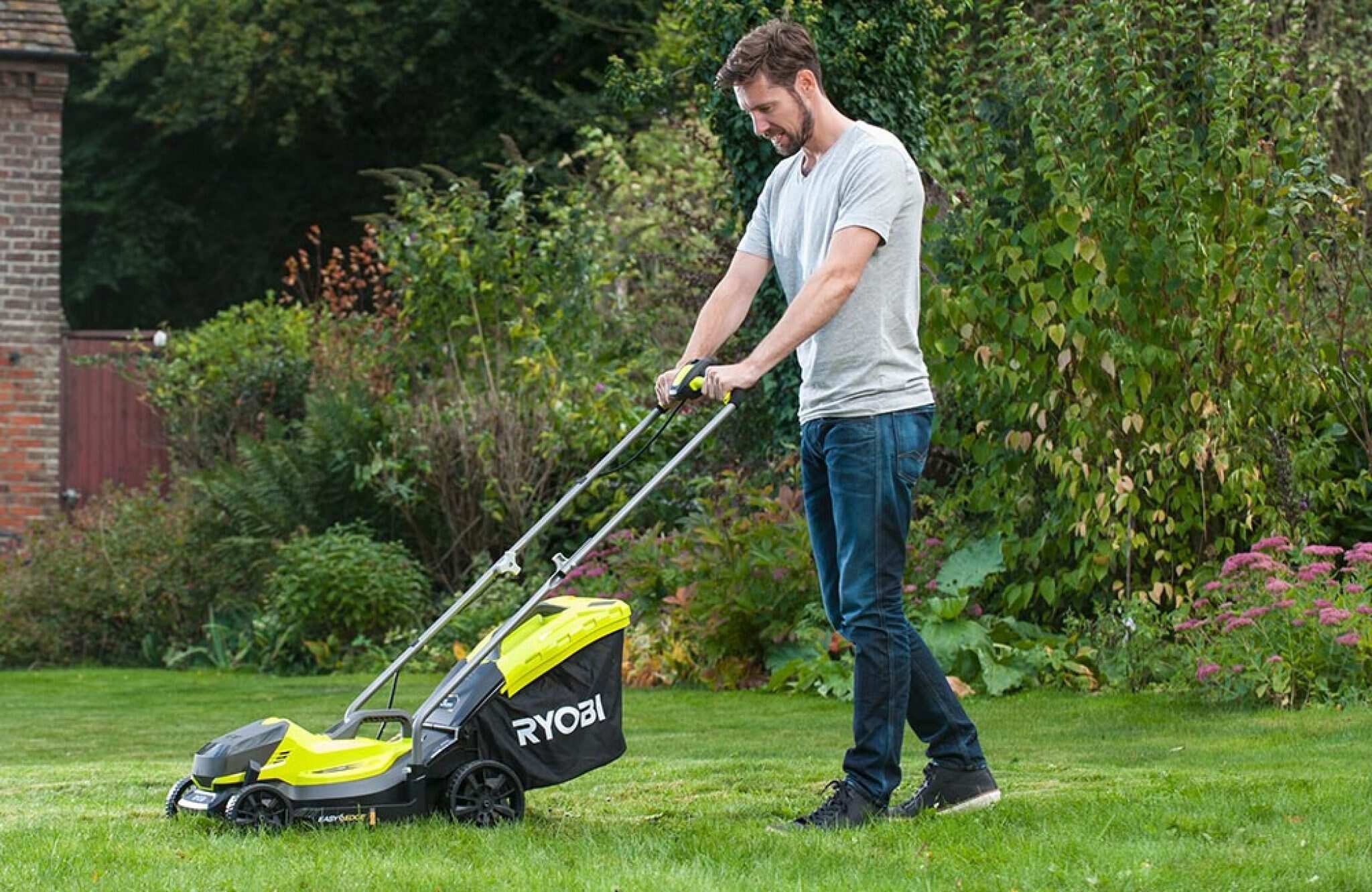 Ryobi RLM18X33B40 : Test & avis - Tondeuse électrique à batterie 18V