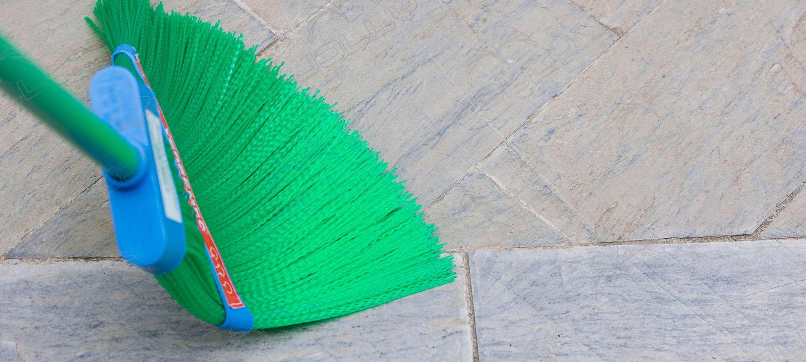 La scopa da giardino, scopa per esterni Verdemec | Jolly Srl