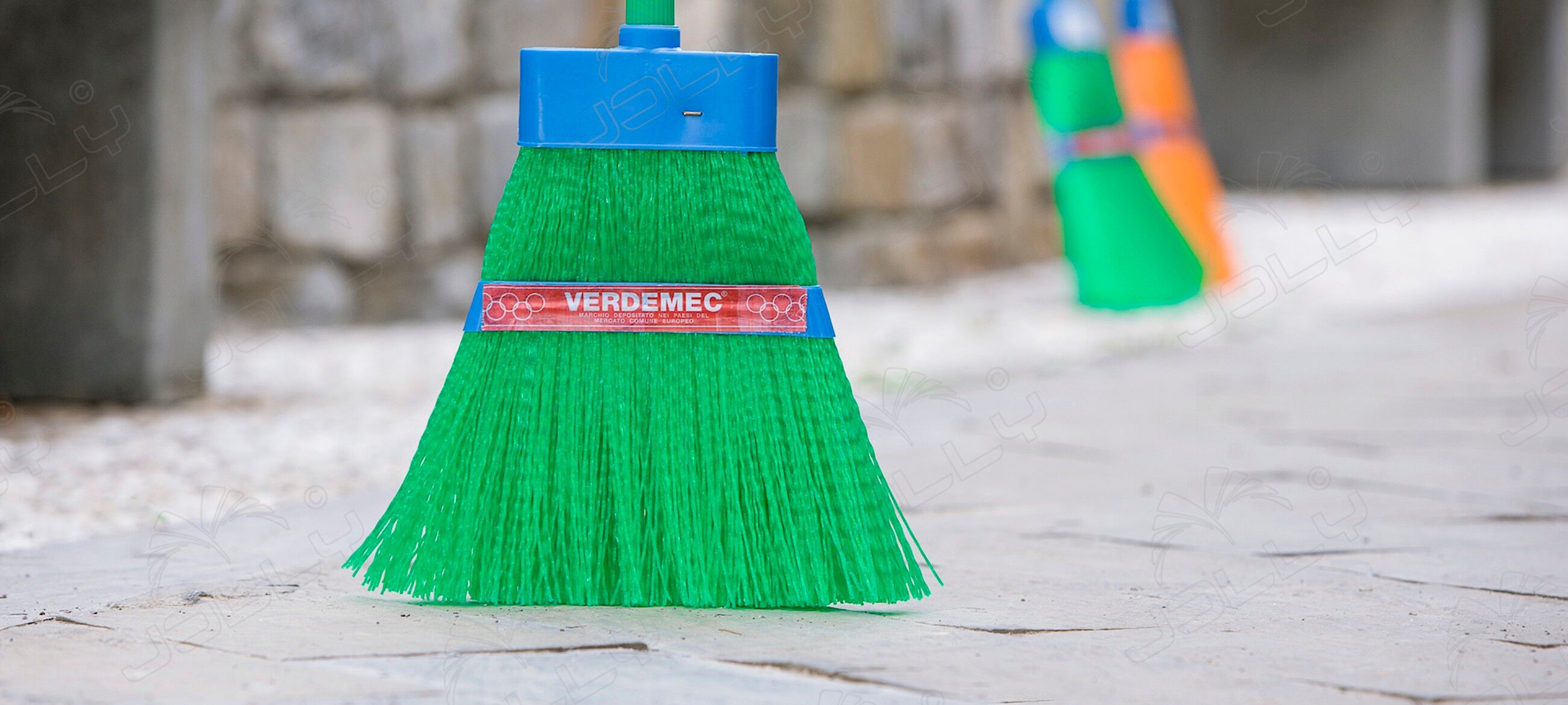 La scopa da giardino, scopa per esterni Verdemec | Jolly Srl