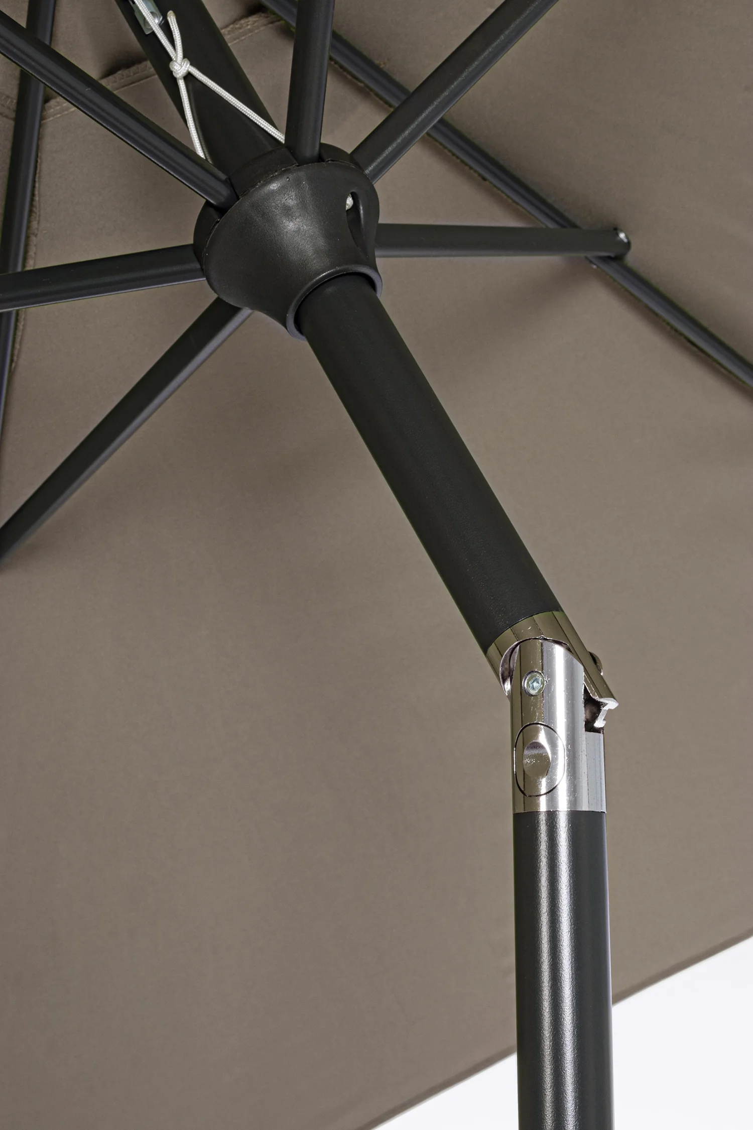 Parasol BIZZOTTO Kalife rond diamètre 2.7 m taupe Pas Cher - UBALDI.com